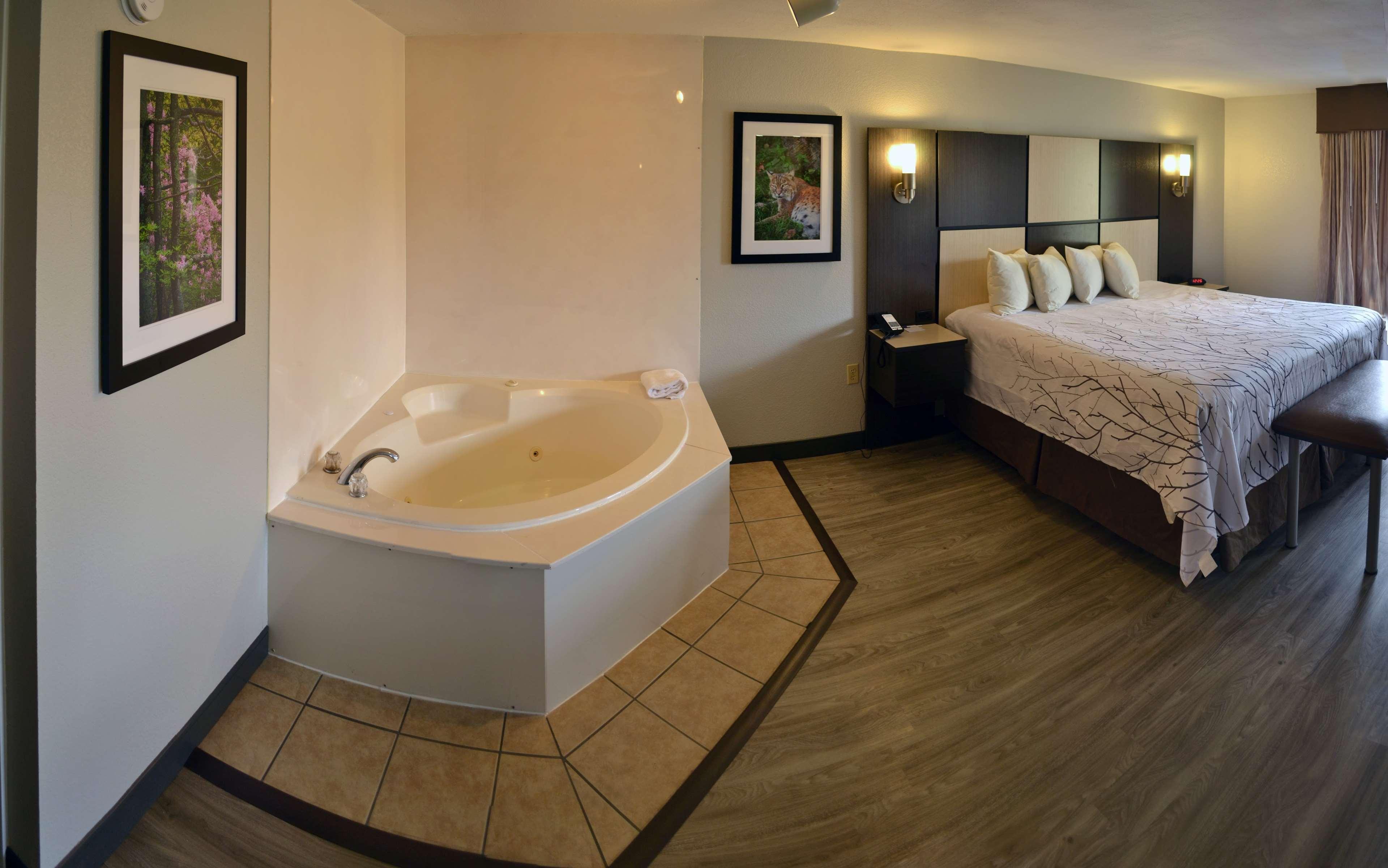 Western Cades Cove Hotel 3*